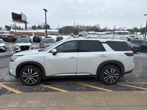 2025 Nissan Pathfinder Platinum 4WD