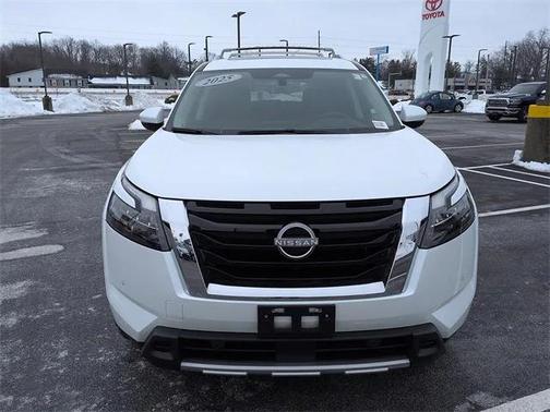 2025 Nissan Pathfinder Platinum 4WD