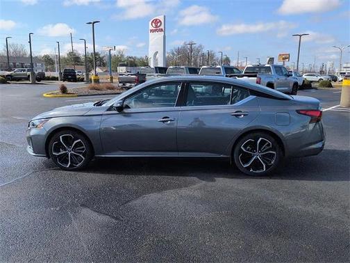 2025 Nissan Altima SR FWD