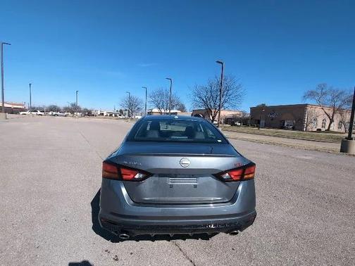 2025 Nissan Altima SR FWD