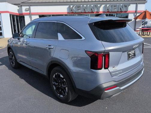 Everlasting Silver 2024 Kia Sorento S