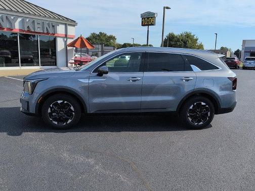 Everlasting Silver 2024 Kia Sorento S