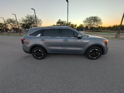 Everlasting Silver 2024 Kia Sorento S