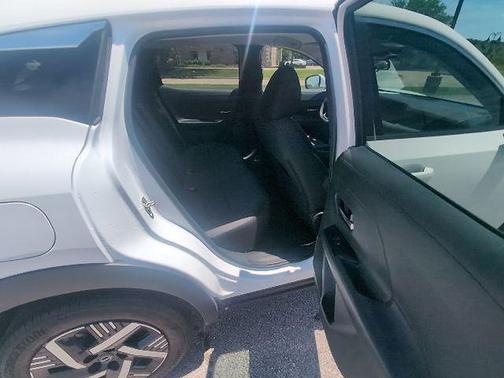 Aspen White Tricoat 2025 Nissan Kicks SV