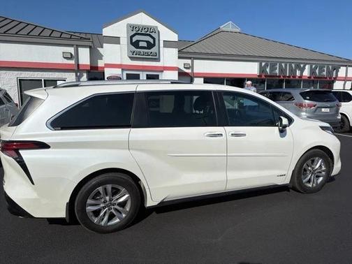 2021 Toyota Sienna Limited 7-Passenger