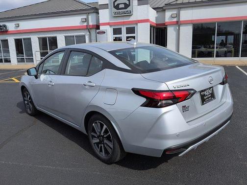 Brilliant Silver 2025 Nissan Versa 1.6 SV