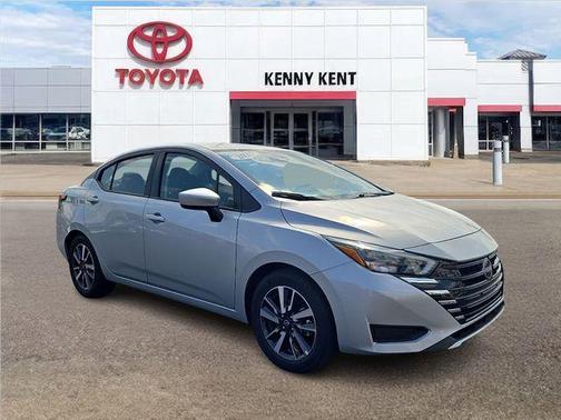 Brilliant Silver 2025 Nissan Versa 1.6 SV