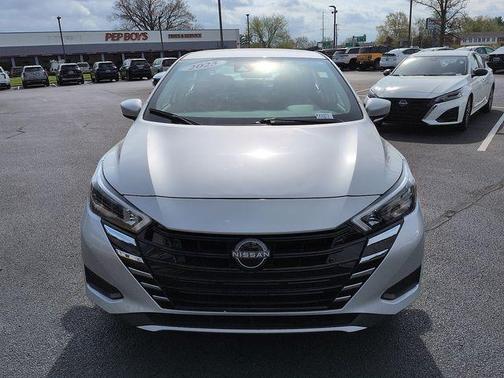 Brilliant Silver 2025 Nissan Versa 1.6 SV