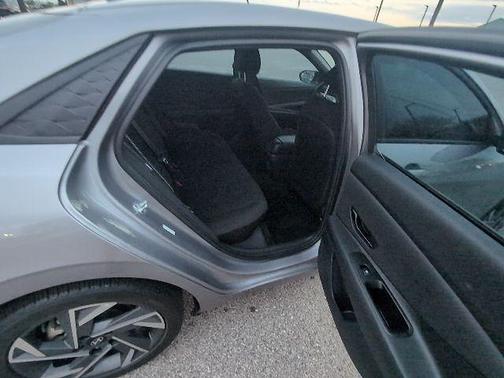 Fluid Metal 2025 Hyundai ELANTRA Sport