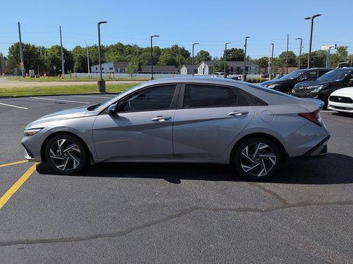 Fluid Metal 2025 Hyundai ELANTRA Sport