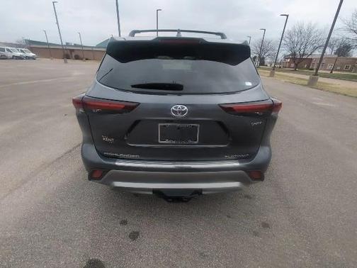 2025 Toyota Highlander Hybrid Platinum