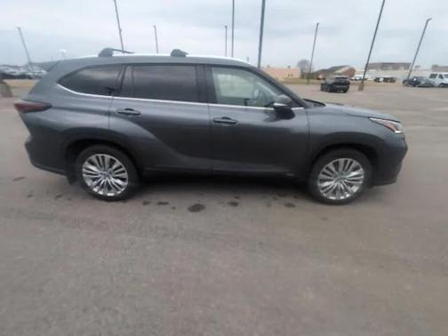 2025 Toyota Highlander Hybrid Platinum