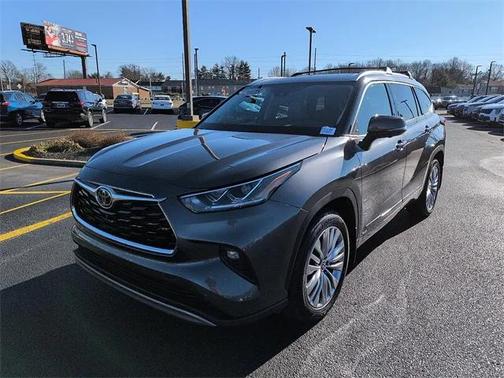 2025 Toyota Highlander Hybrid Platinum
