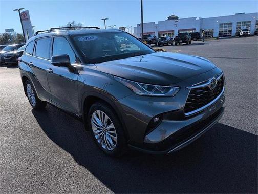 2025 Toyota Highlander Hybrid Platinum