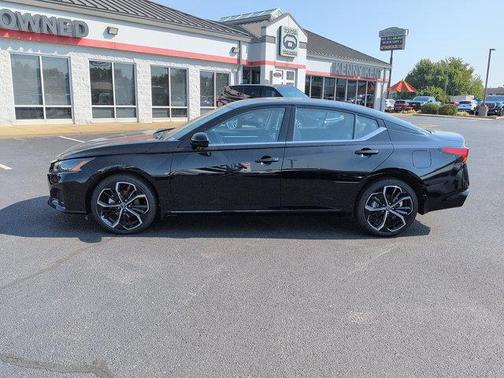 Super Black 2025 Nissan Altima SR AWD