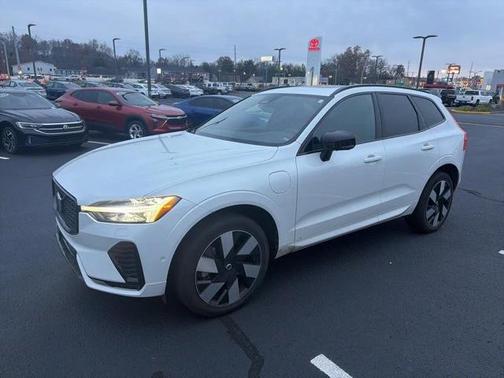 2024 Volvo XC60 Recharge Plug-In Hybrid T8 Plus Dark Theme