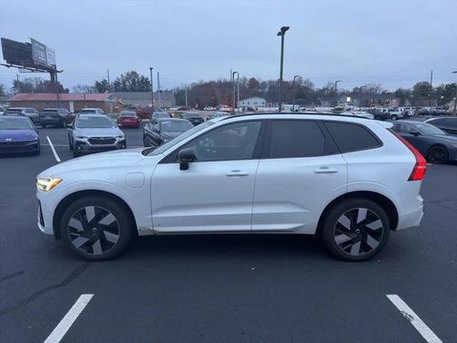 2024 Volvo XC60 Recharge Plug-In Hybrid T8 Plus Dark Theme