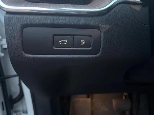 2024 Volvo XC60 Recharge Plug-In Hybrid T8 Plus Dark Theme