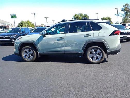 2022 Toyota RAV4 Hybrid XLE