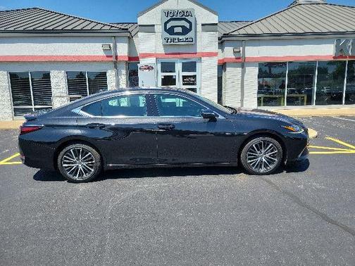 Caviar 2024 Lexus ES 300h Base