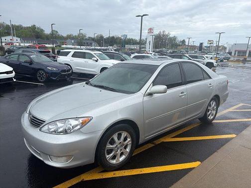 Lunar Mist 2005 Toyota Camry XLE V6