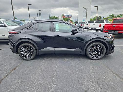 Midnight Black 2026 Toyota C-HR XSE