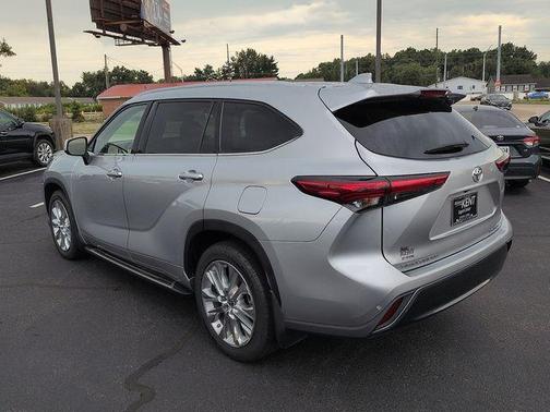 Celestial Silver Metallic 2021 Toyota Highlander Limited
