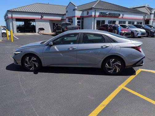 Fluid Metal 2025 Hyundai ELANTRA SEL