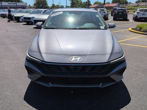 Fluid Metal 2025 Hyundai ELANTRA SEL