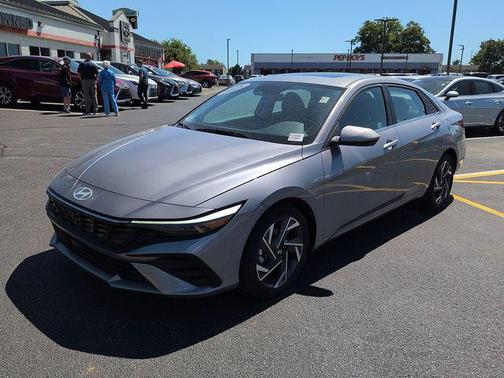 Fluid Metal 2025 Hyundai ELANTRA SEL