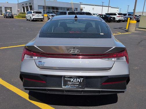 Fluid Metal 2025 Hyundai ELANTRA SEL
