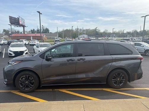 2025 Toyota Sienna XSE 7 Passenger