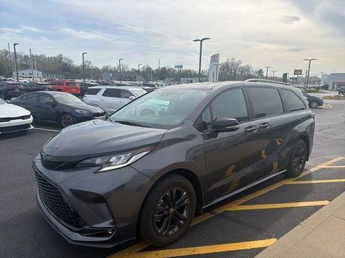 2025 Toyota Sienna XSE 7 Passenger