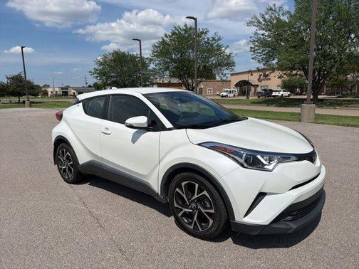 Blizzard Pearl 2019 Toyota C-HR XLE