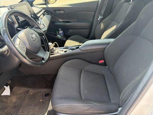 Blizzard Pearl 2019 Toyota C-HR XLE