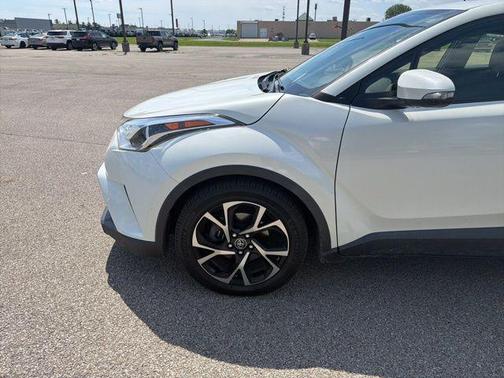 Blizzard Pearl 2019 Toyota C-HR XLE