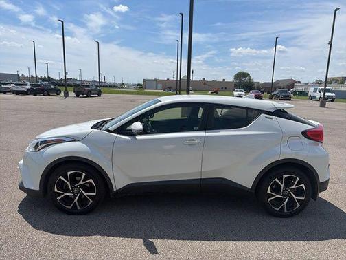 Blizzard Pearl 2019 Toyota C-HR XLE
