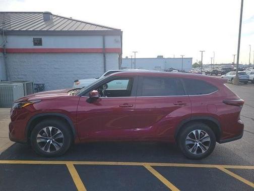 Ruby Flare Pearl 2024 Toyota Highlander XLE