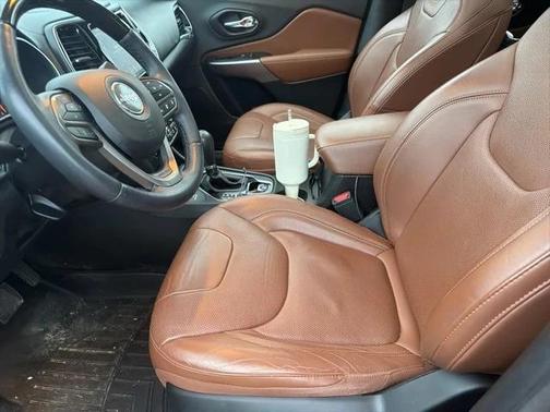 2019 Jeep Cherokee Overland