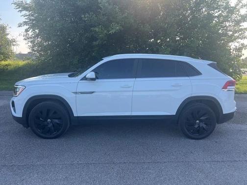 2024 Volkswagen Atlas Cross Sport 2.0T SE w/Technology 4MOTION