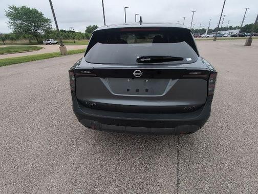 Gun Metallic/Super Black 2025 Nissan Kicks SV