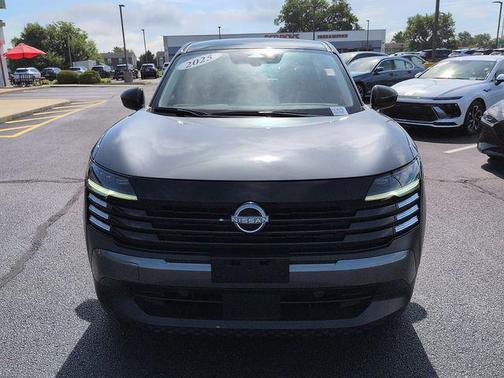 Gun Metallic/Super Black 2025 Nissan Kicks SV