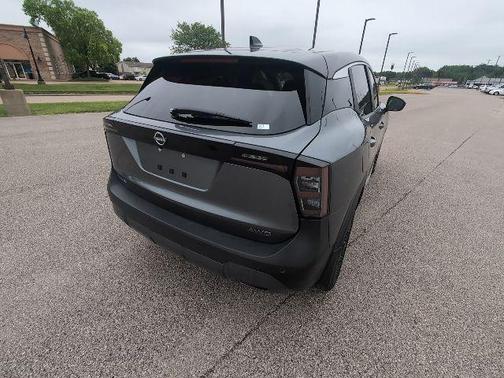 Gun Metallic/Super Black 2025 Nissan Kicks SV