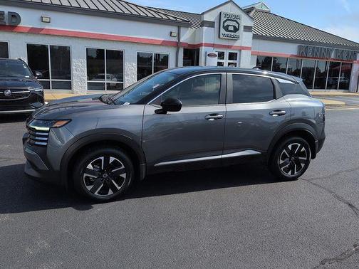 Gun Metallic/Super Black 2025 Nissan Kicks SV