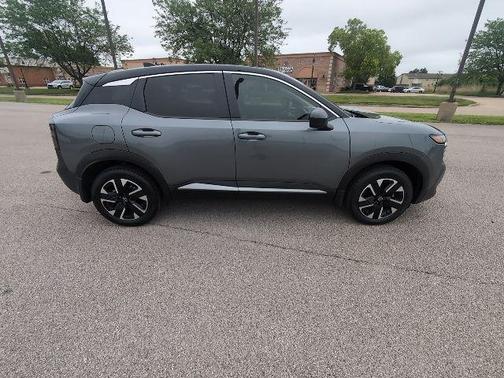Gun Metallic/Super Black 2025 Nissan Kicks SV