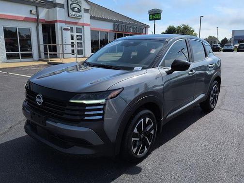 Gun Metallic/Super Black 2025 Nissan Kicks SV