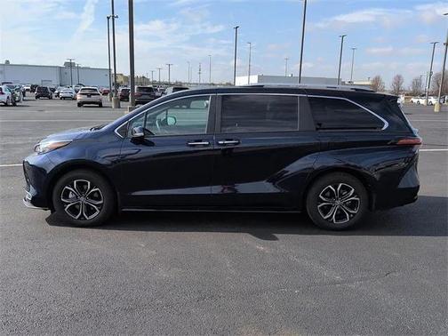 2025 Toyota Sienna Platinum