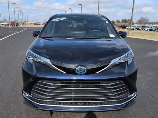 2025 Toyota Sienna Platinum