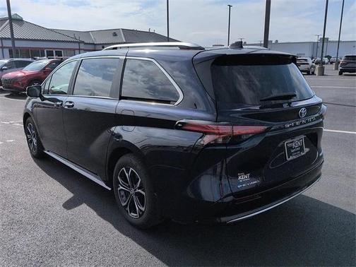 2025 Toyota Sienna Platinum