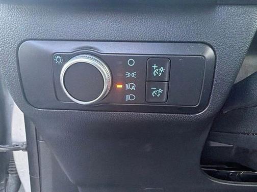 Ingot Silver Metallic 2020 Ford Escape SE